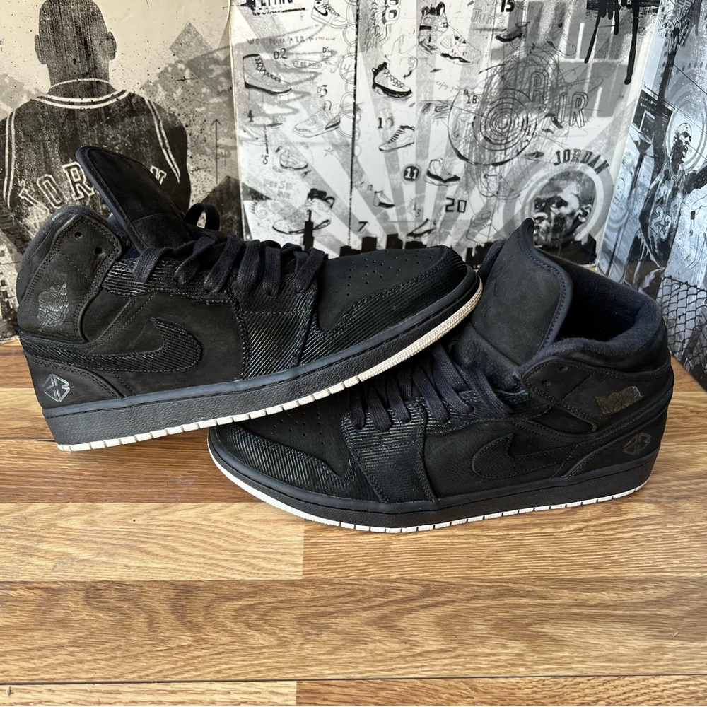 2013 AirJordan 1 Mids Suit And Sneakers 630767-045